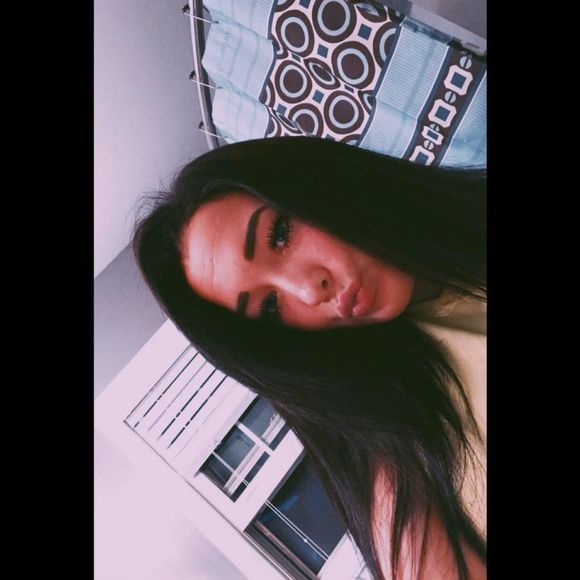 Meet your Posher, Cassandra - Picture 1 of 1